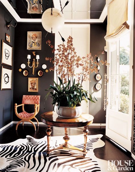 41 Sensational interiors showcasing black painted walls Zebra Rugs, Clements Design, Black Painted Walls, Zebra Rug, Casa Vintage, Dark Walls, Facebook Marketplace, Kelly Wearstler, Style At Home