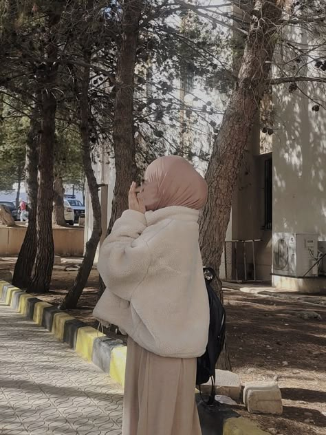 🍂hijab fall/winter outfit Hijab Cold Weather Outfit, Hijab Girls Outfits, Hijab Winter Outfit, Autumn Hijabi Outfits, Winter Outfits Hijab Style, Hijab Winter Style, Fall Outfits Hijab, Fall Hijabi Outfits, Hijab Fashion Inspiration Winter