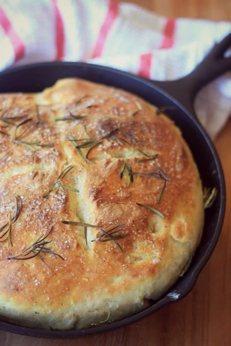 Baker Bettie, Skillet Bread, Pane Dolce, Iron Skillet Recipes, Cast Iron Skillet Recipes, Cloud Bread, Cast Iron Recipes, Bread Baker, No Knead Bread