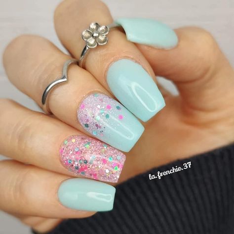 Easter Dip Nail Ideas, Easter Nails With Glitter, Luminary Nails Design Christmas, Easter Colored Nails, Easter Nails Powder Dip, Pastel Powder Dip Nails, Easter Powder Dip Nails, Blue And Pink Heart Nails, Dip Easter Nails