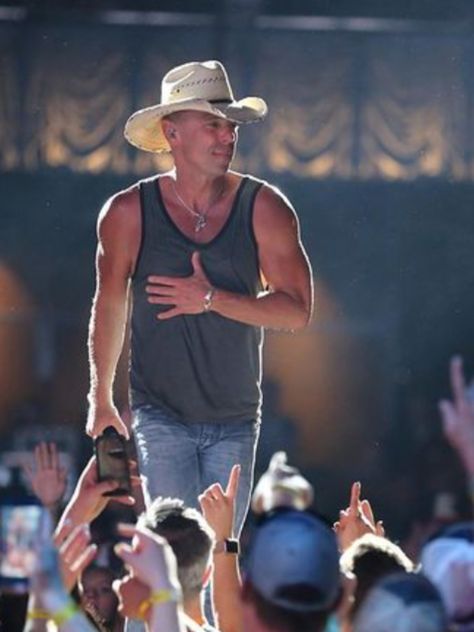 Kenny Chesney Songs, Kenny Chesney Tour, Kenny Chesney Videos, Kenny Chesney Concert, Kenney Chesney, Best Country Music, Kenny Chesney, Love My Man, Country Music Artists