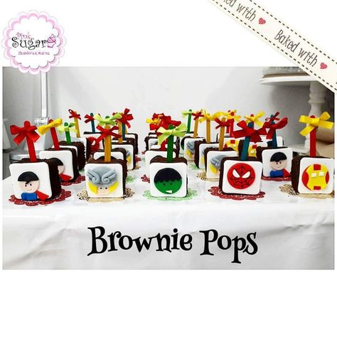 Brownie pops decorados en fondant súper héroes Hulk Flash Spiderman Superman Brownies Decorados, Brownie Pops, Bakery Products, Buttercream Cake, Cake Pops, Hulk, Brownies, Butter Cream, Superman