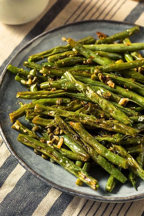 Green Beans Easy, Oven Green Beans, Leftover Green Beans, Oven Roasted Green Beans, Roasted Veggies In Oven, Oven Roasted Asparagus, Healthy Side Dish, Roasted Green Beans, Easy Side Dish