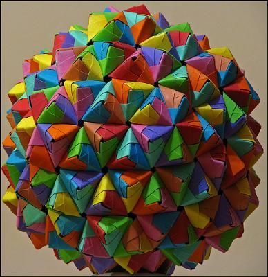 Epcot Ball: I am twelve years old, and last year I got interested in modular origami. I learned how to make sonobe units, and now I made an epcot ball! That is 270 Modular Origami Instructions, Sonobe Origami, Origami Balloon, Epcot Ball, Origami Yoda, Origami Star Box, Geometric Origami, Origami Ball, Origami Dragon