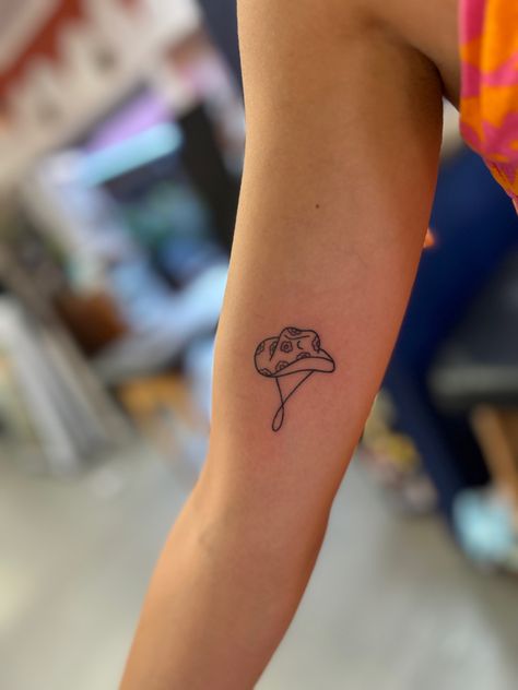 Tiny Cowgirl Hat Tattoo, Tiny Tattoos For Guys, Small Rodeo Tattoos, Cute Cowboy Hat Tattoo, Cowboy Head Tattoo, Minimalist Cowboy Hat Tattoo, Cowboy Hat And Boot Tattoo, Cowboy Hat Tattoo For Women, Cowboy Hats Tattoo