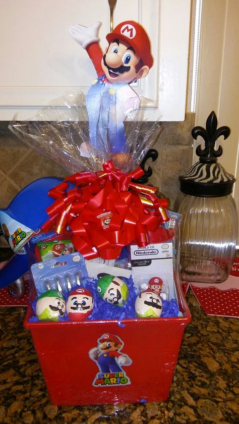 Mario Gift Basket, Mario Easter Basket, Super Mario Gift Basket, Pokemon Easter Basket, Gamer Easter Basket Ideas, Turkey Bingo, Basketball Theme Easter Basket, Disney Kids Basket, Mario Ideas