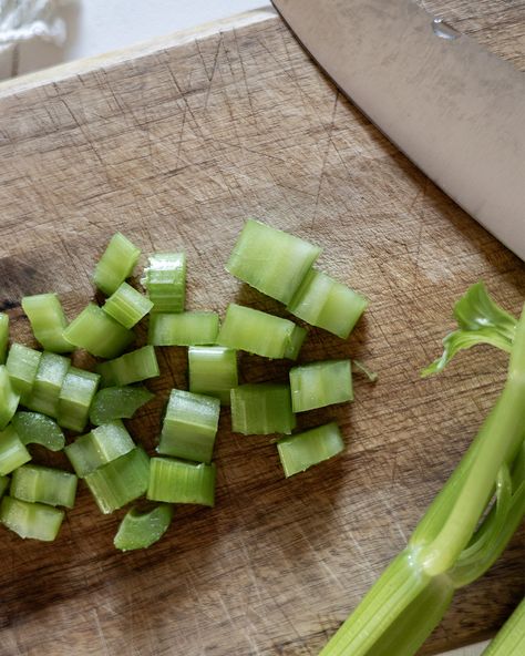 Can You Freeze Celery, Freeze Celery, How To Freeze Celery, Freezing Onions, Freezing Veggies, Frozen Veggies, Celery, Pickles, Frozen