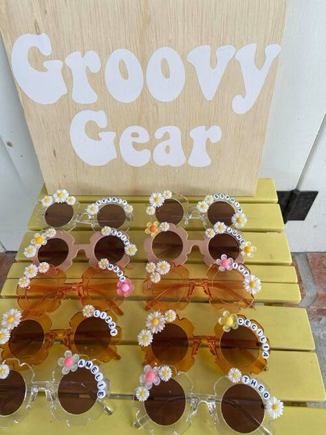 Hippie Birthday Party, 70s Party Theme, 2nd Birthday Party For Girl, Disco Birthday Party, Hippie Birthday, Hippie Party, Baby Shower Deco, Bday Party Theme, 2nd Birthday Party Themes