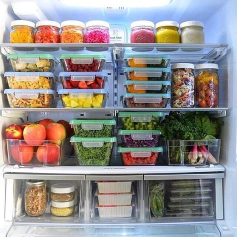 Tired: ASMR. Wired: Perfectly arranged produce. Fridge Containers, Fridge Goals, Fridge Organisation, Recipe Development, Healthy Fridge, Desain Pantry, Chop Chop, Kitchen Organization Pantry, Kitchen Organisation