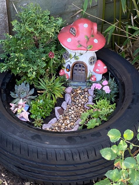 Tire Fairy Garden, Fake Flower Garden, Witchy Yard, Fairy Garden Bird Bath, Tire Projects, Sensory Gardens, Garden School, Garden Clocks, Flower Urn