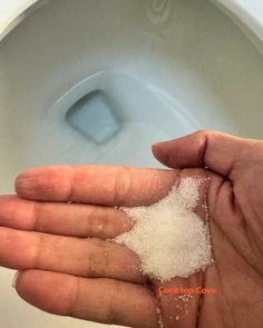 Toilet Stains, Clogged Toilet, Plumbing Emergency, Plumbing Problems, Toilet Cleaner, Table Salt, Household Cleaning Tips, Toilet Cleaning, House Cleaning Tips