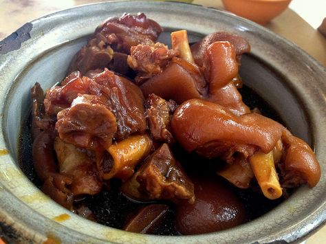 Braised Pork Trotter Pork Trotters Recipe, Hock Recipes, Pork Trotters, Trotters Recipe, Turkey Neck Recipe, Pig Feet Recipe, Bak Kut Teh, Pig Trotters, Pork Bites