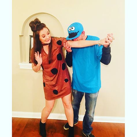 Cookie Monster Halloween Costume Couple, Couples Costumes Cookie Monster, Cookie Monster Family Costume, Halloween Cookie Monster Costume, Cookie Monster Costumes, Cookie Halloween Costume, Cookie Monster Costume, Cookie Halloween, Cookie Costume