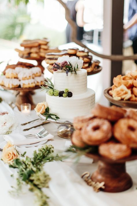 Cake And Cookie Table Wedding, Cupcakes And Donuts Wedding Display, Doughnut Table Wedding, Cake Displays For Weddings, Wedding Cake With Donuts Under, Alternative Wedding Desserts, Donut Arrangement, Wedding Donuts Ideas, Donut Table Wedding