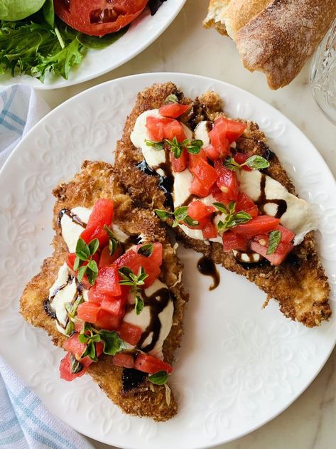 This Pin was discovered by a perfect feast. Discover (and save!) your own Pins on Pinterest. Recipes With Mozzarella, Margherita Recipe, Chicken Margherita, Fried Mozzarella, Oregano Chicken, Fried Chicken Cutlets, Chicken Cutlet Recipes, Summer Chicken, Chicken Dinners