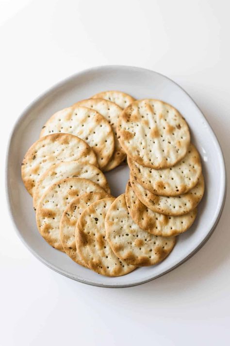 Crackers Aesthetic, Rustic Bakery, Savoury Crackers, Whole Wheat Crackers, Wheat Crackers, Water Crackers, Autumn Birthday, Butter Crackers, Fall Birthday Parties