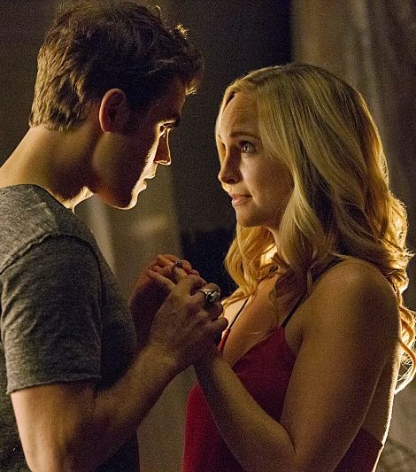 Klaroline Secrets Bonnie And Enzo, Stefan And Caroline, Couples Beach Photography, Nathalie Kelley, Michael Malarkey, Vampire Diaries Stefan, Vampire Diaries Seasons, Caroline Forbes, Bad Dreams