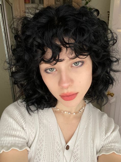 Black Short Hairstyles Curly, Short Curly Hair With Straight Bangs, Short Curly Hair Grunge, Black Wavy Short Hair, Curly Short Hair Girl, Short Black Hair Curly, Short Dark Wavy Hair, Black Curly Hair With Bangs, Short Curly Dark Hair