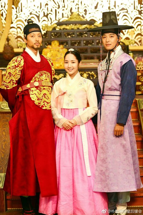 Queen for seven days Queen For Seven Days Kdrama, Queen For Seven Days, Societal Issues, Yeon Woo Jin, Arang And The Magistrate, Yeon Woo, Tragic Love Stories, Store Design Boutique, Korean Traditional Dress