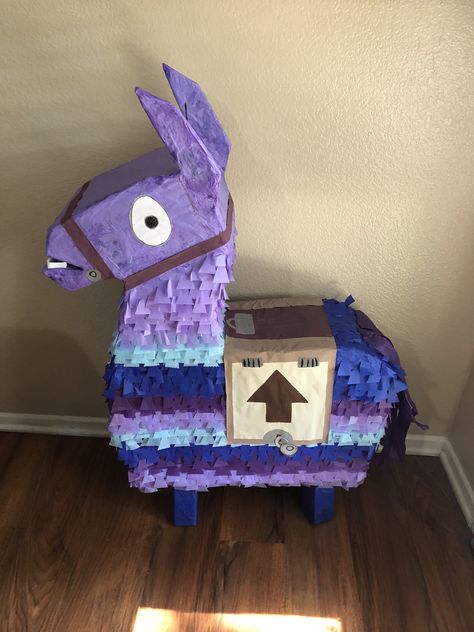 Fortnite piñata Fortnite Lama Pinata, Fortnite Pinata Diy, Fortnite Pinata, First Birthday Activities, Party Favor Cups, Kids Valentine Boxes, Diy Pinata, Fiesta Decorations, Birthday Activities