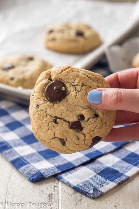 Gluten Free Chocolate Chip Cookies Recipe, Gluten Free Chocolate Chip Cookies Easy, Gluten Free Cookie Dough, Giant Chocolate Chip Cookie, Gluten Free Biscuits, Gluten Free Cookie Recipes, Dairy Free Chocolate Chips, Gluten Free Chocolate Chip Cookies, Chocolate Chip Cookies Recipe