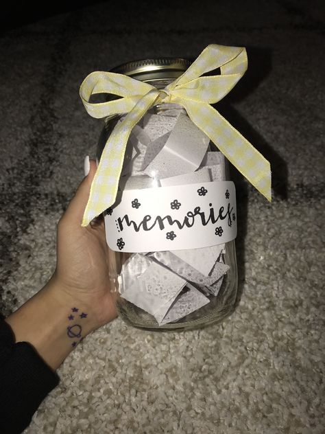 Memory Jar Ideas, Memories Jar, Friendship Jar, Jar Decorating Ideas, Friends Scrapbook, Wish Jar, Memory Diy, Memory Jars, Friend Scrapbook