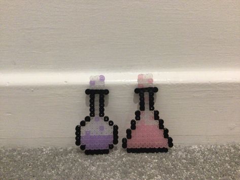 Bead Pixel Art, Mini Hama Beads, Melt Beads, Erlenmeyer Flask, Kandi Perler, Easy Pixel Art, Hama Beads Design, Beads Design, Hamma Beads