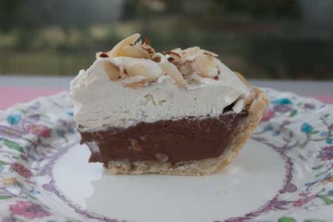 Evaporated milk chocolate cream pie is made with cocoa powder and evaporated milk. Tastes great if you use good quality cocoa powder. Evaporated Milk Desserts, Evaporated Milk Recipes, Milk Dessert, Chocolate Pie Recipes, Coconut Candy, Chocolate Cream Pie, Cream Pie Recipes, Chocolate Pie, Dessert Dips