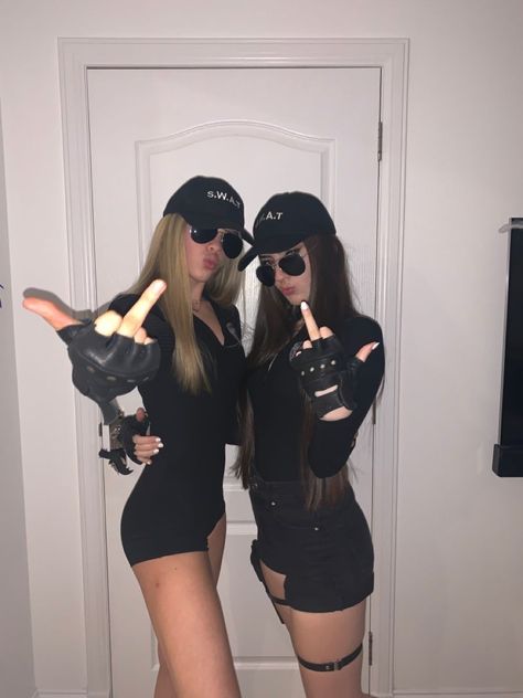 Halloween Outfits Best Friends, Halloween Costumes Women For 2, Swat Womens Costume, Cops Costume Halloween, Halloween Swat Costumes, Halloween Outfits For Brunettes, Police Outfit Halloween, Hot Police Woman Costume, Swat Police Costume