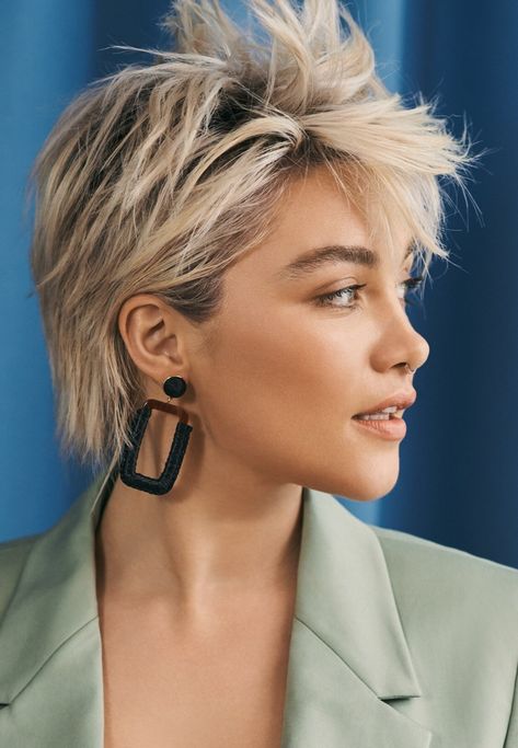 Florence Pugh J. Crew Spring 2022 Campaign Blonde Actresses, Haircuts Ideas, Low Maintenance Haircut, Rowan Blanchard, Fresh Hair, Trending Haircuts, Florence Pugh, Short Blonde, Short Blonde Hair