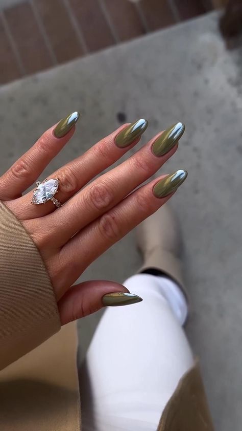 Green Nails Chrome, Nails For The New Year, Olive Green Nails, Olive Nails, Nails Round, Chrome Green, Ongles Nails, Chrome Nails Designs, Girly Christmas