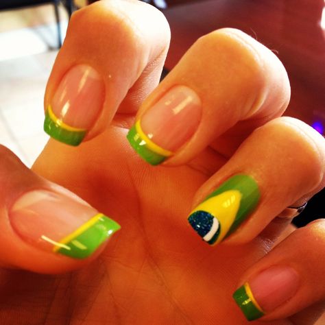 Inspiração nail para a Copa, Brasil. Flag Nails, Stamping Nail Art, I Love Nails, Cute Nail Art, Nail Polish Designs, Cool Nail Designs, Easy Nail Art, Creative Nails, Cool Nail Art