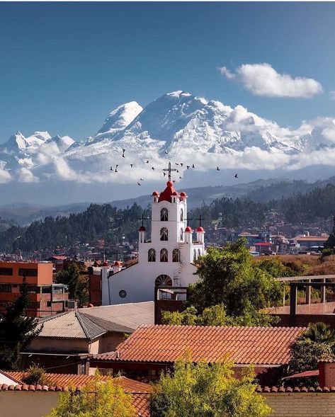 Cusco & Huacachina Tours🦙 on Instagram: “📍Una increíble vista de la ciudad de Huaraz, región de Ancash 💙 Photo by @dennismiller.ph #PeruDestinations #Southamerica” Exotic Places, Peru Travel, Lima Peru, City Landscape, Going On A Trip, Machu Picchu, Hiking Trip, Insta Travel, South America