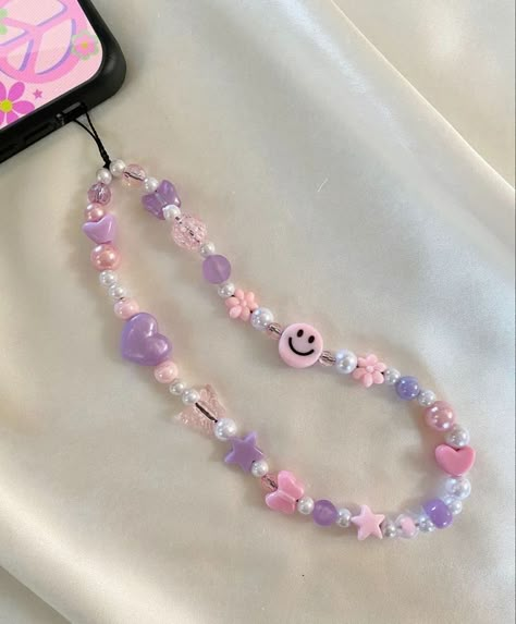 Pearl Phone Charm, Bead Charms Diy, Diy Bracelet Designs, Beads Bracelet Design, Purple Pearl, Beaded Jewelry Designs, Handmade Jewelry Tutorials, Jewelry Accessories Ideas, Phone Charms