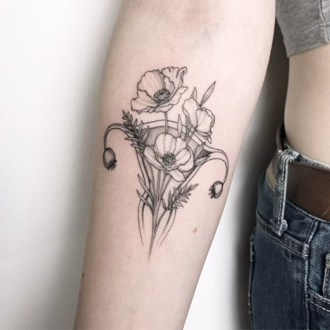 Flower Uterus, Midwife Tattoo, Uterus Tattoo, Places To Get Tattoos, Feminist Tattoo, Dope Tattoos, Piercing Tattoo, Thigh Tattoo, Inspirational Tattoos