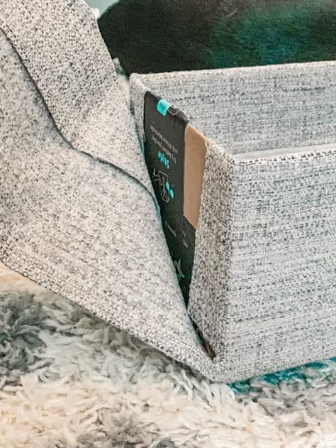 Cover A Box With Fabric, Cardboard Box Diy, Storage Baskets Diy, Carton Diy, Fabric Covered Boxes, Cardboard Storage, Fabric Box, Diy Storage Boxes, Úložný Box