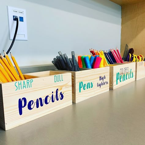 Student Area In Classroom, Cricut Classroom Projects, How To Be A Teacher, Organization Ideas For Classroom, Teachers Room Ideas, Homemade Classroom Decor, Classroom Cricut Projects, Fourth Grade Classroom Decor, Cool Classroom Ideas