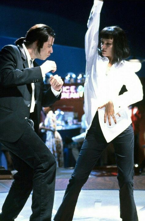 Mia Wallace and Vincent Vega (Pulp Fiction) 90s Inspired Halloween Costumes, Pulp Fiction Costume, Uma Thurman Pulp Fiction, Michel Gondry, Perfect Movie, Image Film, Iconic Images, I Love Cinema, Dance Poster