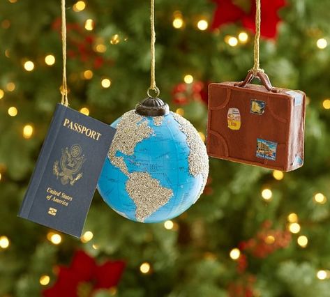 Jessie Tree, Red Parrot, Travel Tree, Travel Ornament, Diy Christmas Tree Ornaments, Navidad Diy, Diy Travel, Christmas Travel, Cabin In The Woods