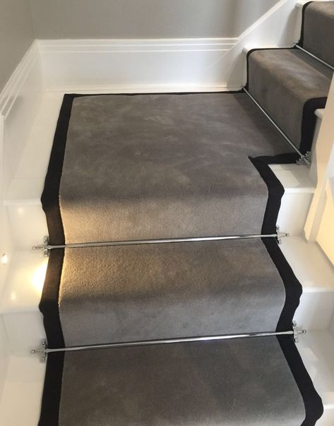 Grey Carpet Runner On Stairs, Stair Landing Carpet, Stair Runner Corner Stairs, Hallway Decorating Black And White, Renovating Staircase, Stair Runners Ideas With Landing, Stair Rods Carpet Runner, Black Staircase With Runner, Stairs Off Kitchen