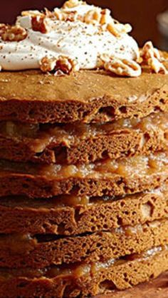 Pioneer Wedding Stack Cake ~ This wonderfully moist and generously spiced six-layer cake is a showy spin on humble applesauce cake Pioneer Wedding, Maple Syrup Cake, Apple Stack Cake, Stack Cake, Wedding Stack, Chocolate Pumpkin Cake, Fall Cake Recipes, Fresh Apple Cake, How To Stack Cakes