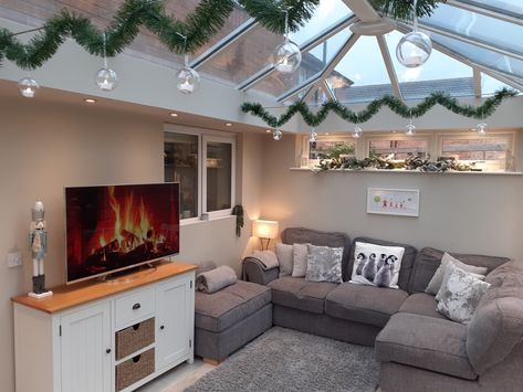 Conservatory Decor Cosy, Orangery Decor, Conservatory Ideas Interior Decor, Conservatory Ideas Interior, Orangery Conservatory, Chill Out Room, Conservatory Extension, Conservatory Interior, Conservatory Decor