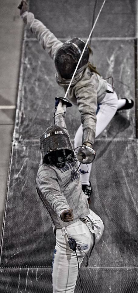 Epee Fencing, Olympic Fencing, Fencing Gear, Fencing Sport, Sports Aesthetic, Human Poses Reference, Human Poses, Kendo, Dynamic Poses