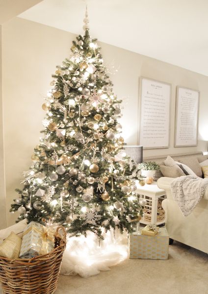 Would love to someday have a tree in the Master if it was big enough! Fall asleep next to the twinkling lights...Open gifts on mom and dads bed in pajamas. A White Christmas, Christmas Tree Inspiration, Christmas Tree Stand, White Christmas Tree, Noel Christmas, Merry Little Christmas, Christmas Tree Themes, Magical Christmas, Christmas Deco