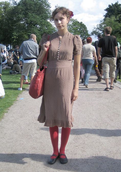 Netta - Hel Looks - Street Style from Helsinki Grandmother Dress, Hel Looks, Red Tights, Art Outfit, Street Style Blog, Looks Street Style, Corduroy Dress, Brown Dress, Tea Dress