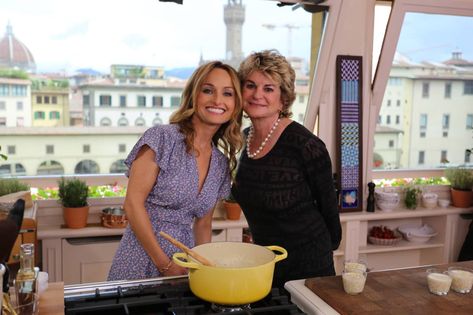 10 Ideas to Steal from Giada de Laurentiis’ Italian Kitchen | Kitchn Real Italian Recipes, Giada In Italy, Tequila Lime Chicken, Giada De Laurentiis Recipes, Giada Recipes, Food Network Star, Ancient Recipes, Lasagna Pasta, Lunch Appetizers