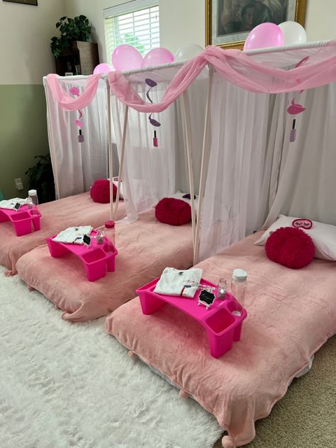 13th Birthday Party Ideas For Girls, Slumber Party Decorations, 12th Birthday Party Ideas, Sleepover Room, Birthday Sleepover Ideas, Slumber Party Birthday, Girly Birthday Party, Backyard Birthday Parties, Sleepover Birthday Parties