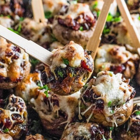 Chorizo Stuffed Mushrooms Steakhouse Creamed Spinach Recipe, Chorizo Stuffed Mushrooms, Old School Recipes, Turkey Pot Pie Soup, Baked Potato Skins, Creamed Spinach Recipe, Bbq Baked Beans, Tapas Party, Awesome Appetizers