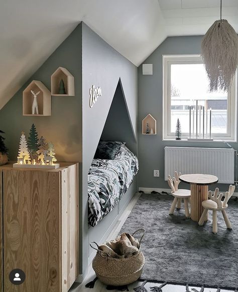 Tiny Childrens Bedroom, Attic Boys Bedroom, Bedroom Ideas For Slanted Ceilings, Attic Nursery Sloped Ceiling, Attic Kids Room, Attic Kids Bedroom, Room With Slanted Ceiling, Attic Bedroom Ideas For Kids, Kids Attic Bedrooms