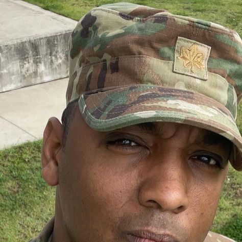 Derek Moss on Instagram: "#GoodDay #ProductiveDay #Major #USArmy #GetErDone #O4 #SouthKorea #UnitedNations" Hospital Food, Android Wallpaper Art, Army Pics, Productive Day, Cute Selfies Poses, Wallpaper Art, Lil Wayne, Photo To Video, Serving Spoons